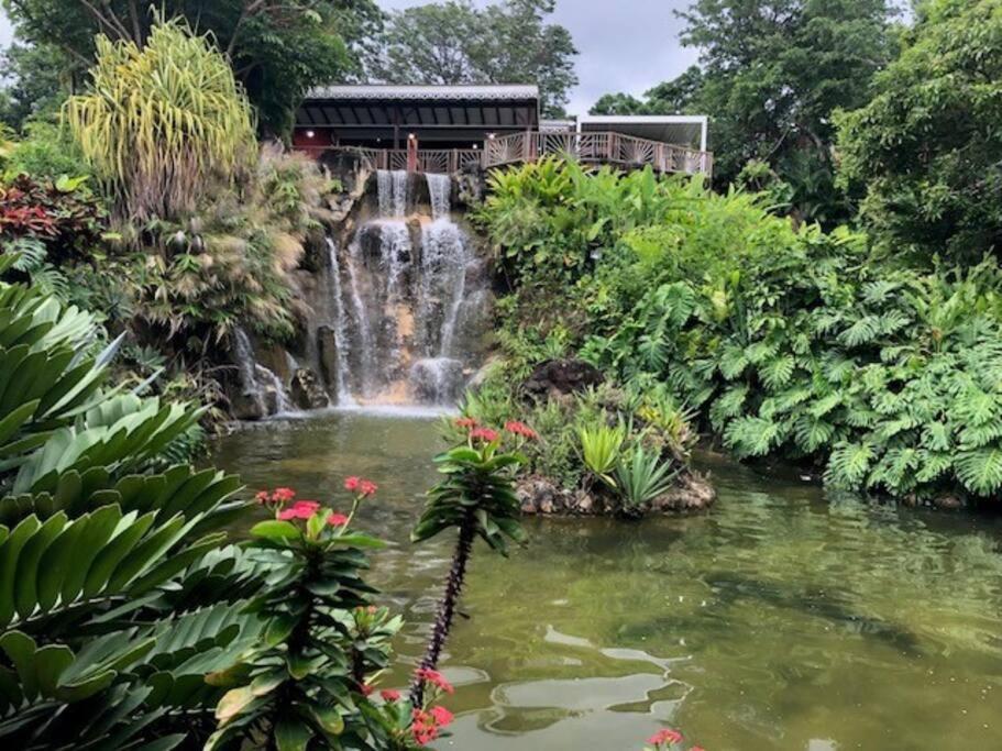 Willa Bungalow Avec Jacuzzi Privatif Sainte-Rose Zewnętrze zdjęcie